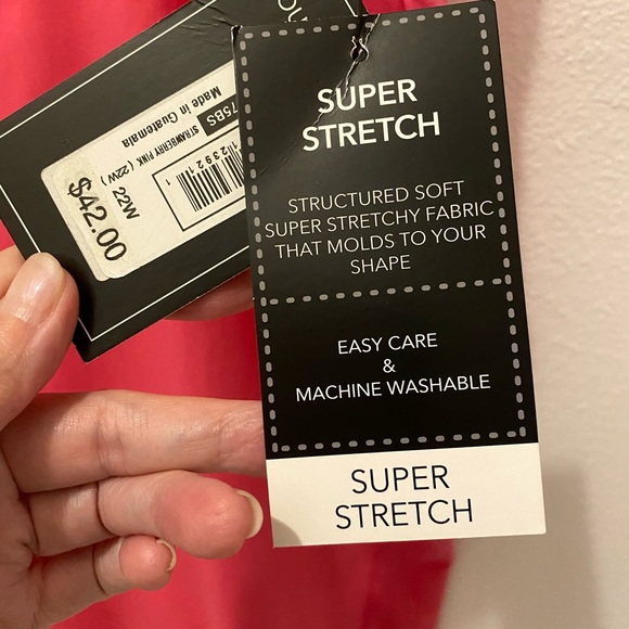 Counterparts Women’s Plus Pink Stretch Capris with Split Hem Accents - 22W - Picture 3 of 7